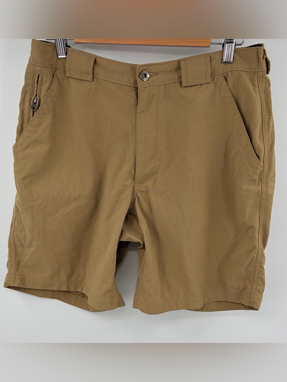 Duluth Trading Co nylon khaki hiking 9” short men’s L outdoor camping